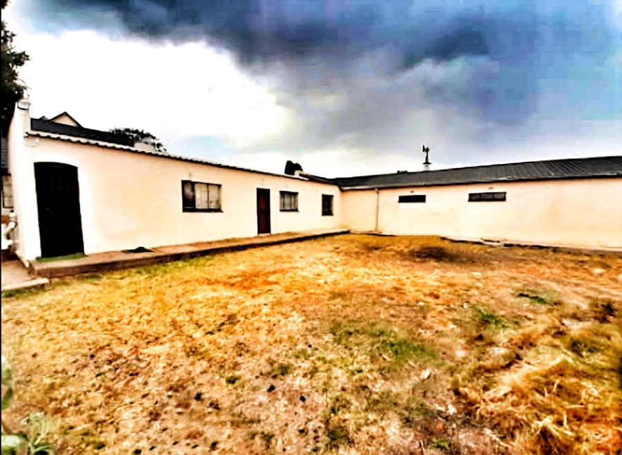 6 Bedroom Property for Sale in Glen Austin Gauteng