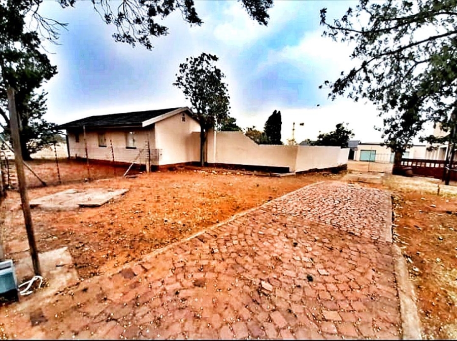6 Bedroom Property for Sale in Glen Austin Gauteng