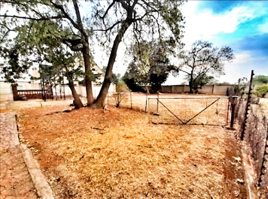 6 Bedroom Property for Sale in Glen Austin Gauteng