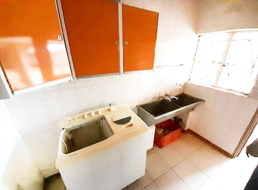 6 Bedroom Property for Sale in Glen Austin Gauteng