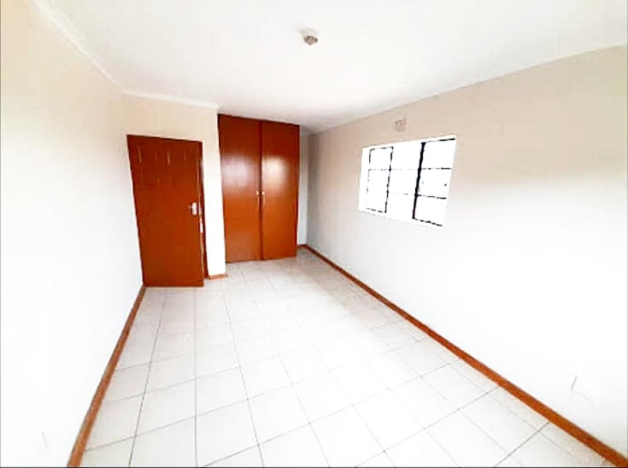 6 Bedroom Property for Sale in Glen Austin Gauteng