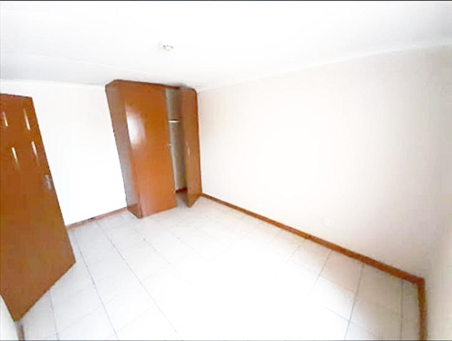 6 Bedroom Property for Sale in Glen Austin Gauteng