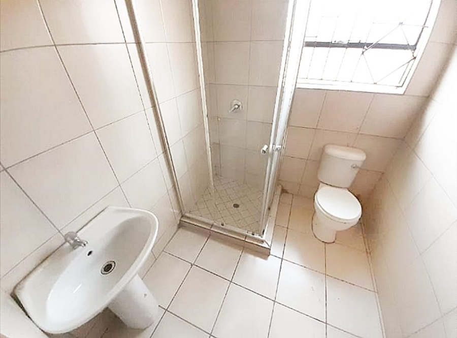 6 Bedroom Property for Sale in Glen Austin Gauteng