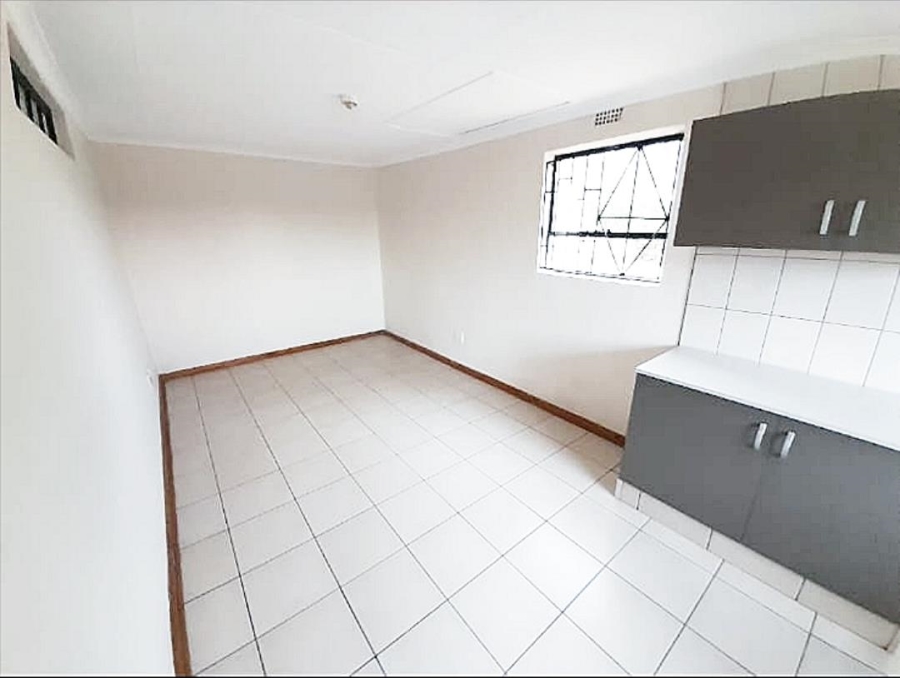 6 Bedroom Property for Sale in Glen Austin Gauteng