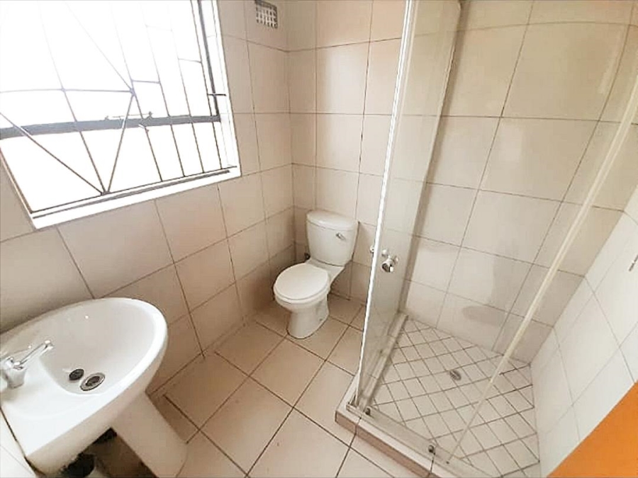 6 Bedroom Property for Sale in Glen Austin Gauteng