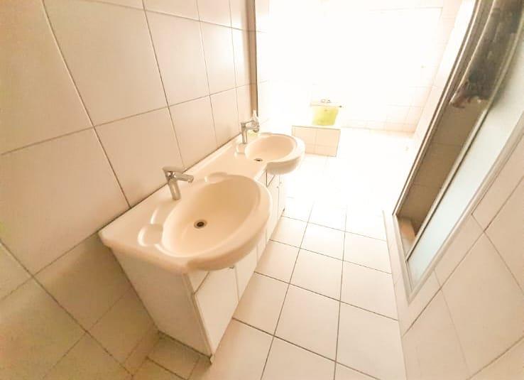 6 Bedroom Property for Sale in Glen Austin Gauteng