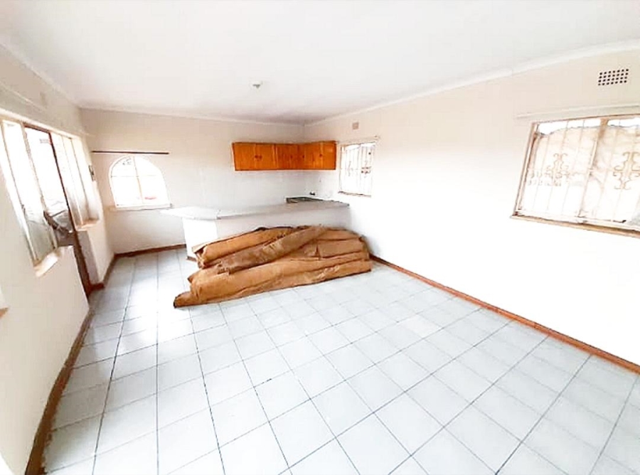 6 Bedroom Property for Sale in Glen Austin Gauteng