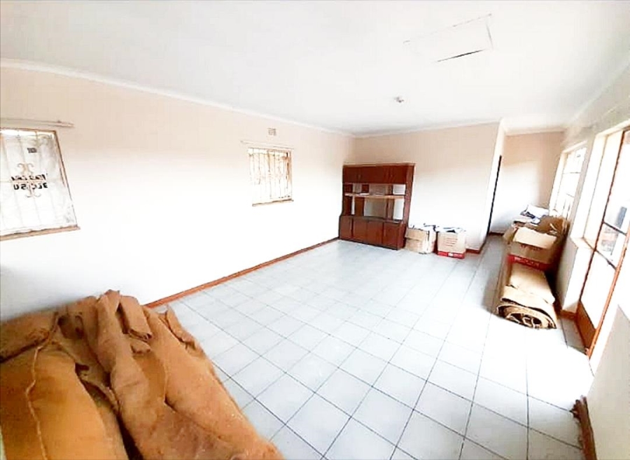 6 Bedroom Property for Sale in Glen Austin Gauteng