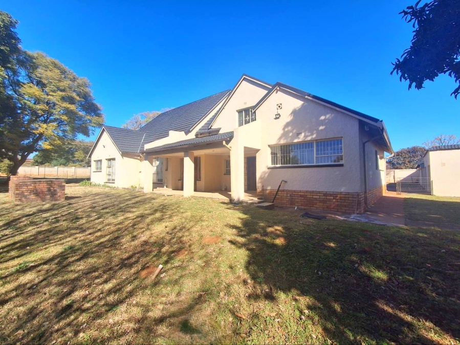 6 Bedroom Property for Sale in Glen Austin Gauteng