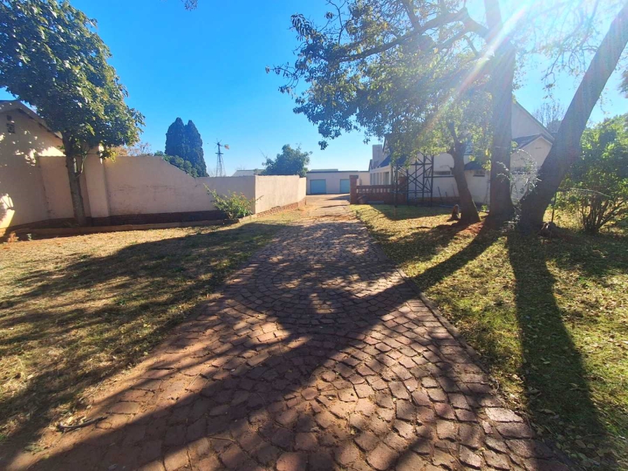 6 Bedroom Property for Sale in Glen Austin Gauteng