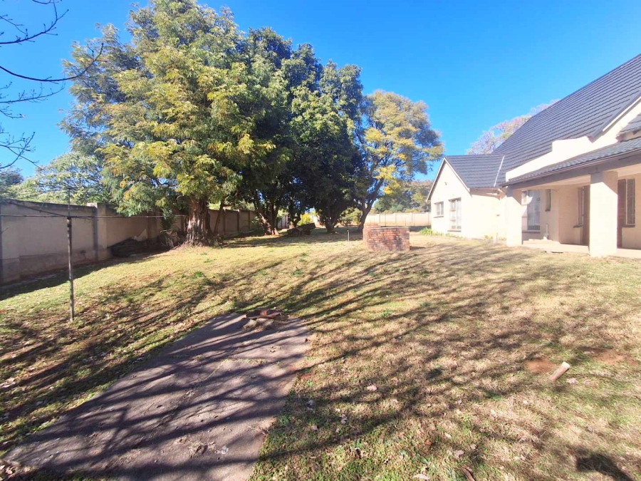 6 Bedroom Property for Sale in Glen Austin Gauteng