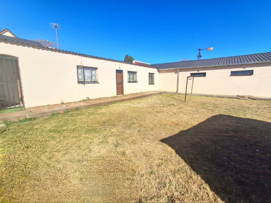 6 Bedroom Property for Sale in Glen Austin Gauteng