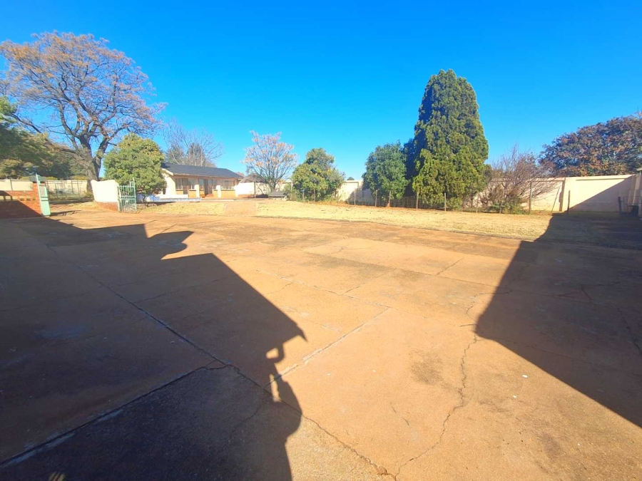 6 Bedroom Property for Sale in Glen Austin Gauteng