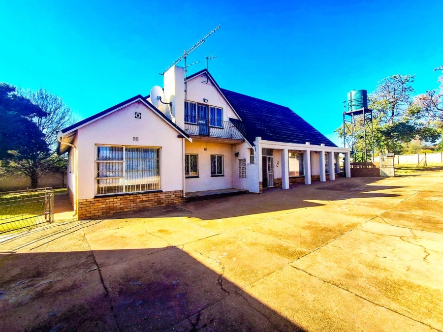 6 Bedroom Property for Sale in Glen Austin Gauteng