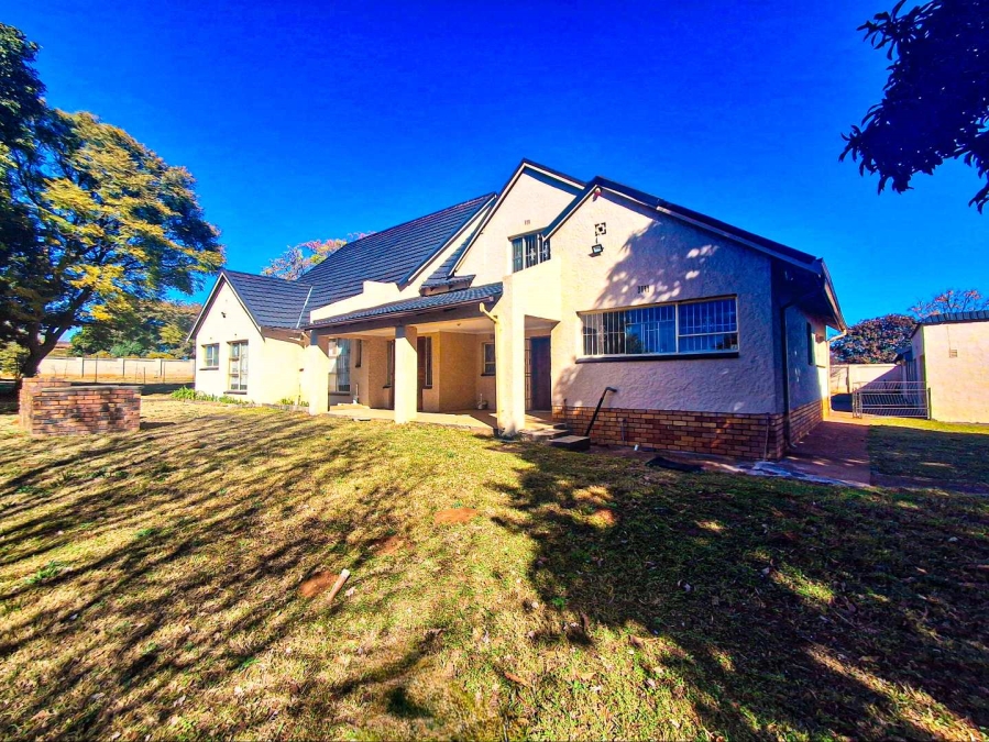 6 Bedroom Property for Sale in Glen Austin Gauteng