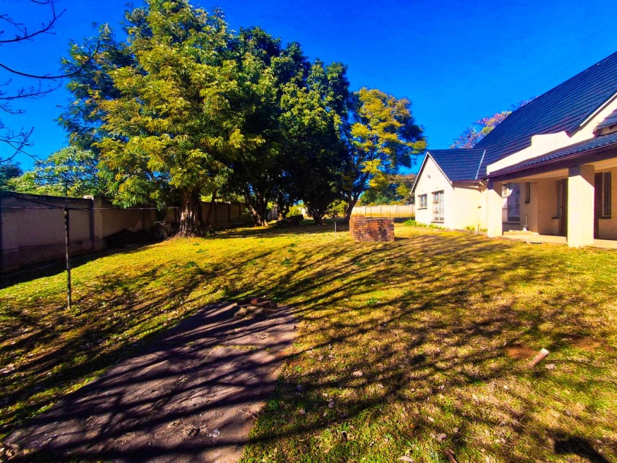 6 Bedroom Property for Sale in Glen Austin Gauteng