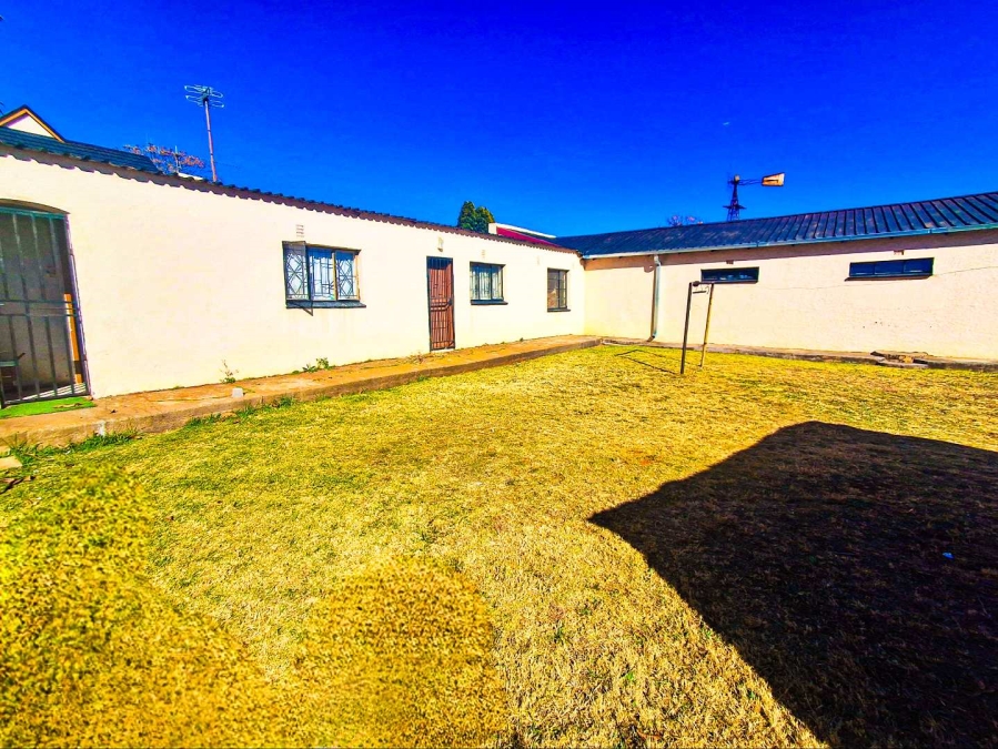 6 Bedroom Property for Sale in Glen Austin Gauteng