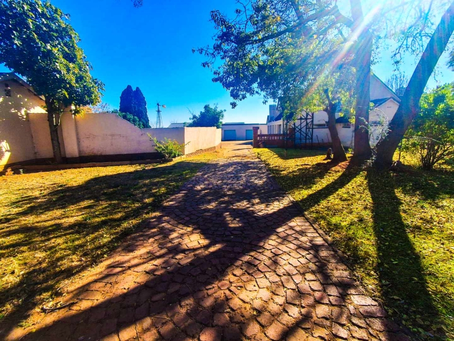 6 Bedroom Property for Sale in Glen Austin Gauteng