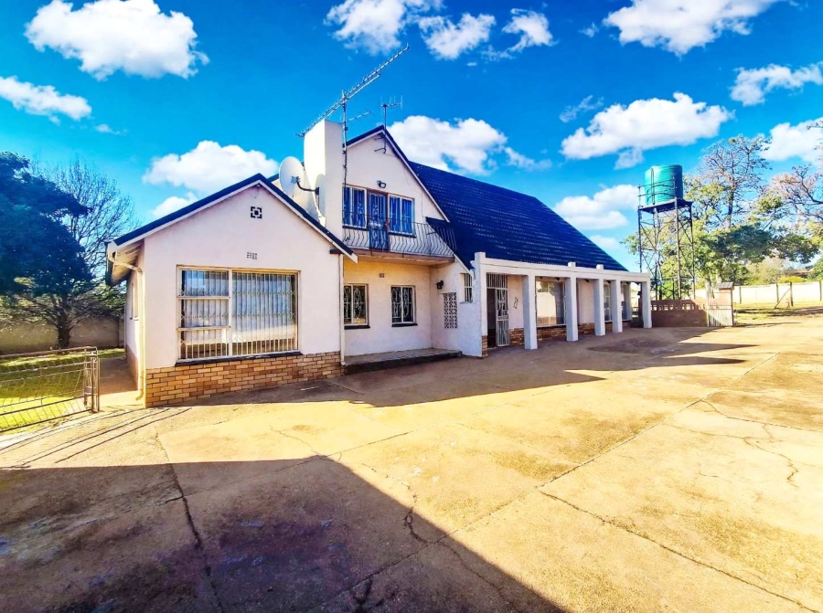 6 Bedroom Property for Sale in Glen Austin Gauteng