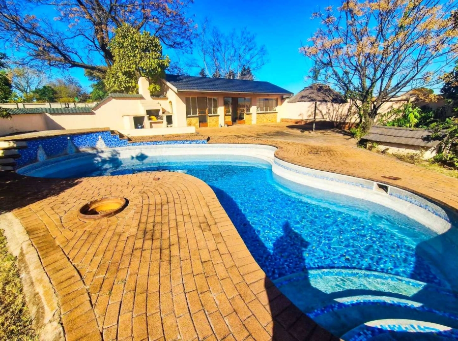 6 Bedroom Property for Sale in Glen Austin Gauteng