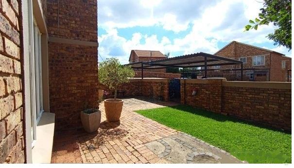 3 Bedroom Property for Sale in Heuwelsig Estate Gauteng