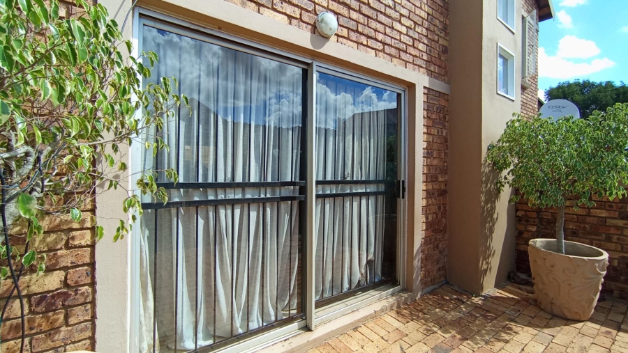 3 Bedroom Property for Sale in Heuwelsig Estate Gauteng