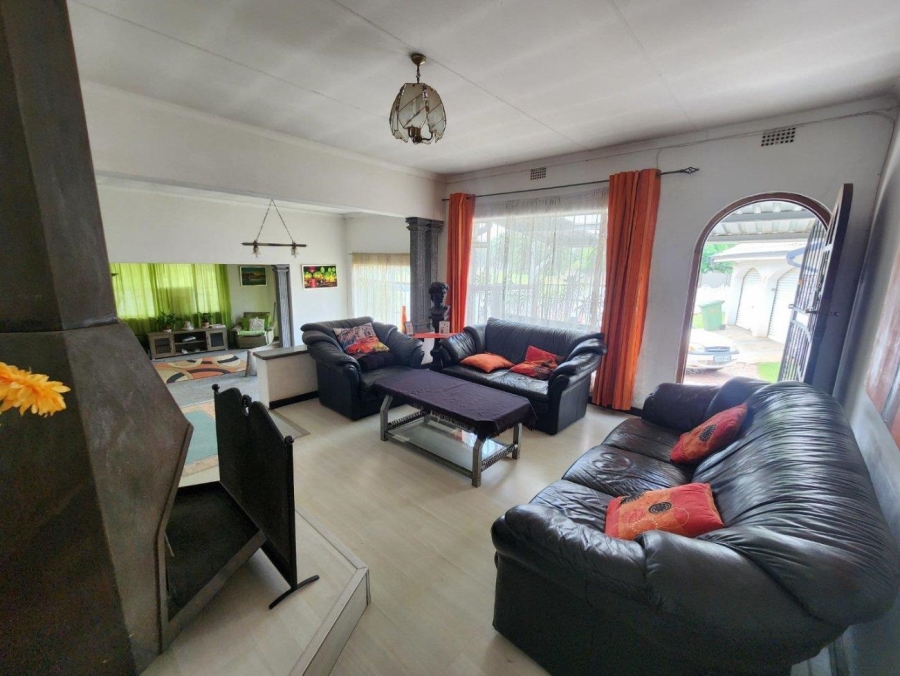 4 Bedroom Property for Sale in Verwoerdpark Gauteng