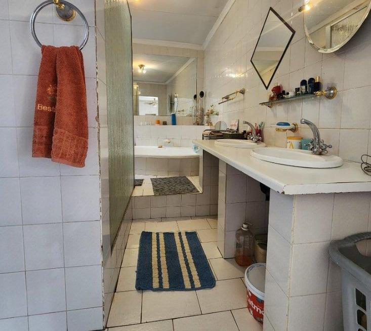 4 Bedroom Property for Sale in Verwoerdpark Gauteng