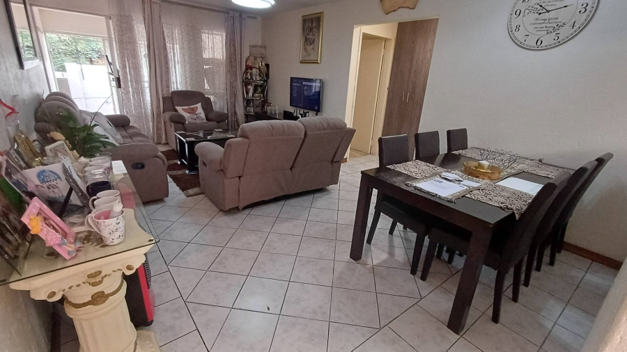 3 Bedroom Property for Sale in Oakdene Gauteng