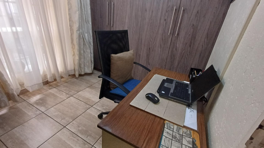 3 Bedroom Property for Sale in Oakdene Gauteng