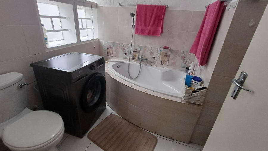3 Bedroom Property for Sale in Oakdene Gauteng