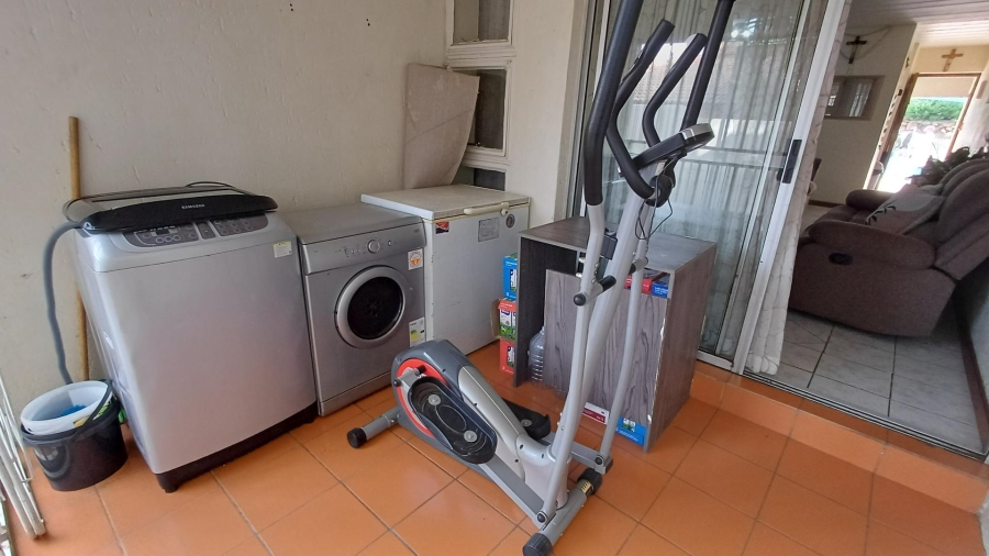 3 Bedroom Property for Sale in Oakdene Gauteng