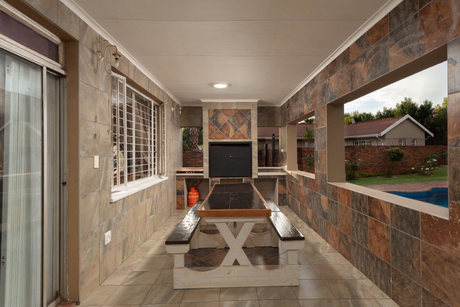 4 Bedroom Property for Sale in Brackenhurst Gauteng