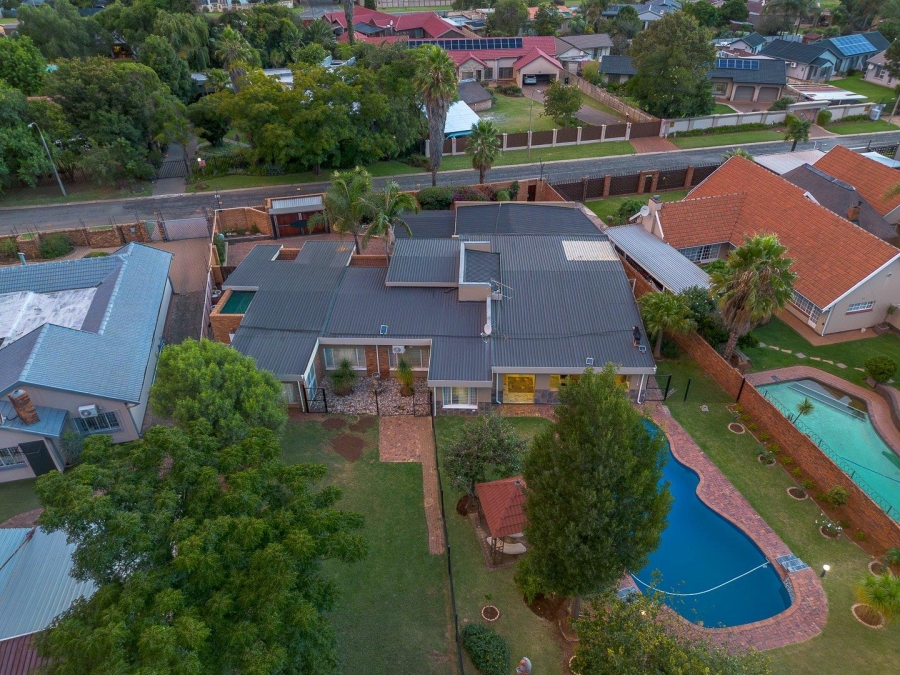 4 Bedroom Property for Sale in Brackenhurst Gauteng
