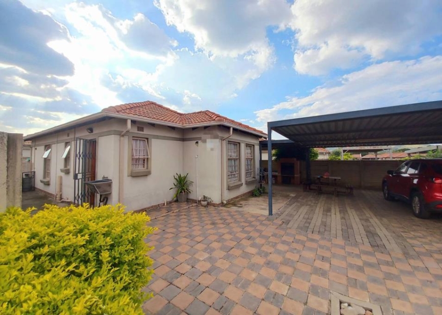 3 Bedroom Property for Sale in Andeon Gauteng