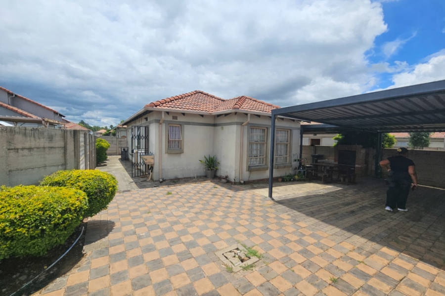 3 Bedroom Property for Sale in Andeon Gauteng