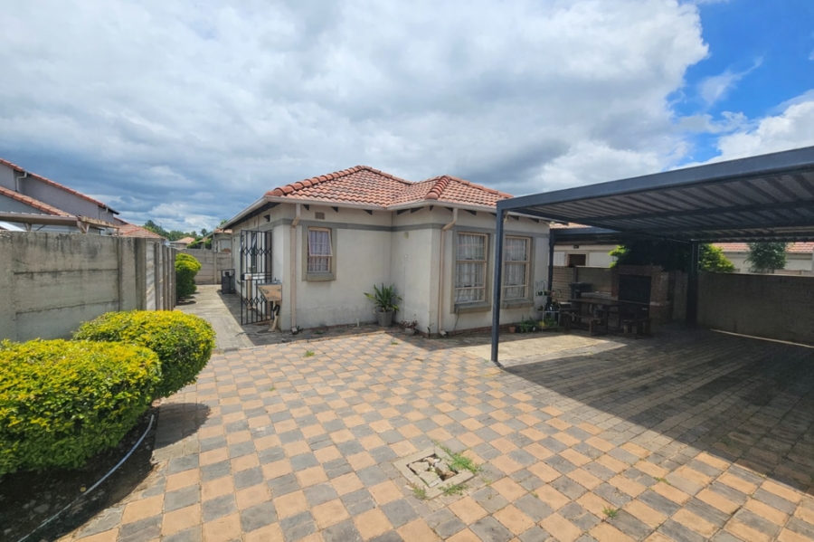 3 Bedroom Property for Sale in Andeon Gauteng