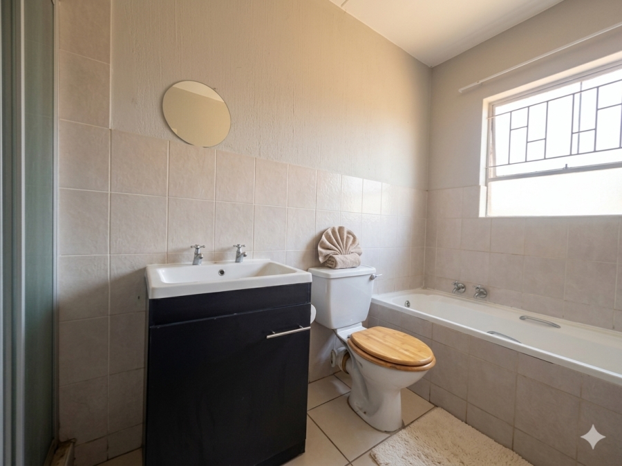 2 Bedroom Property for Sale in Vorna Valley Gauteng