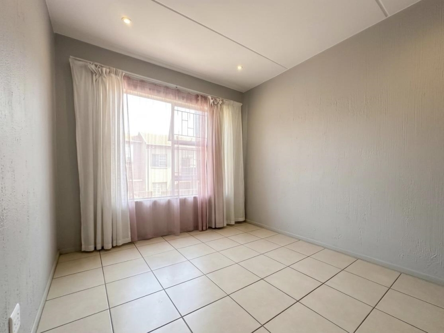 2 Bedroom Property for Sale in Vorna Valley Gauteng