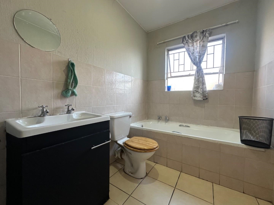 2 Bedroom Property for Sale in Vorna Valley Gauteng