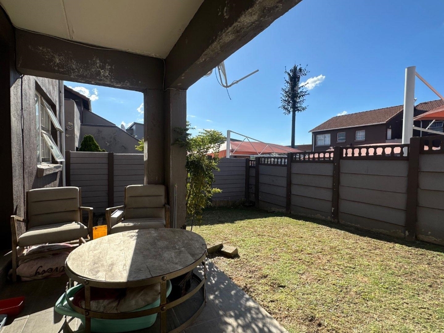 2 Bedroom Property for Sale in Vorna Valley Gauteng