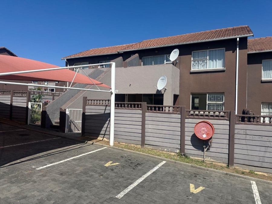 2 Bedroom Property for Sale in Vorna Valley Gauteng