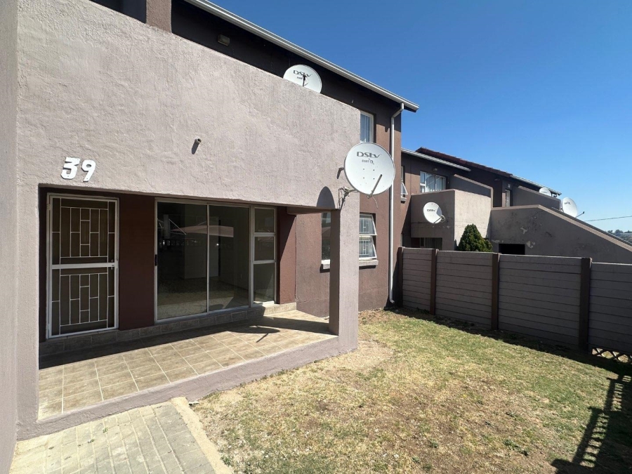 2 Bedroom Property for Sale in Vorna Valley Gauteng
