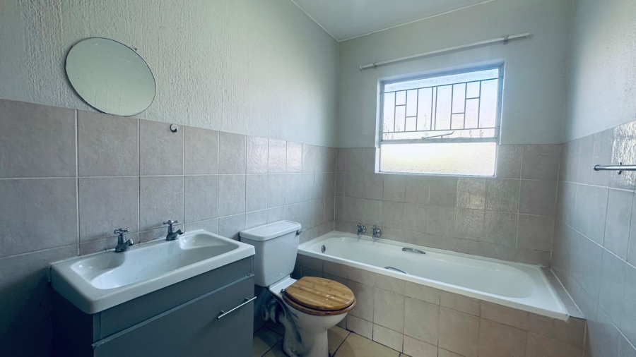 2 Bedroom Property for Sale in Vorna Valley Gauteng