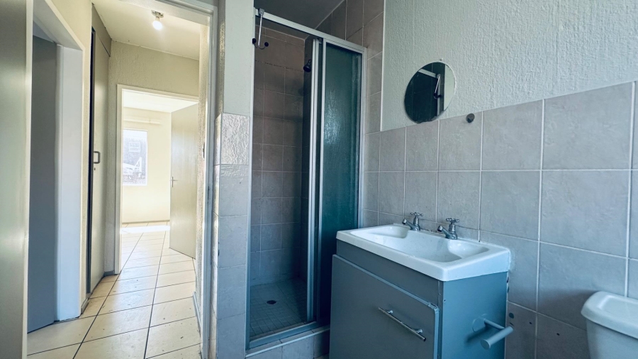 2 Bedroom Property for Sale in Vorna Valley Gauteng