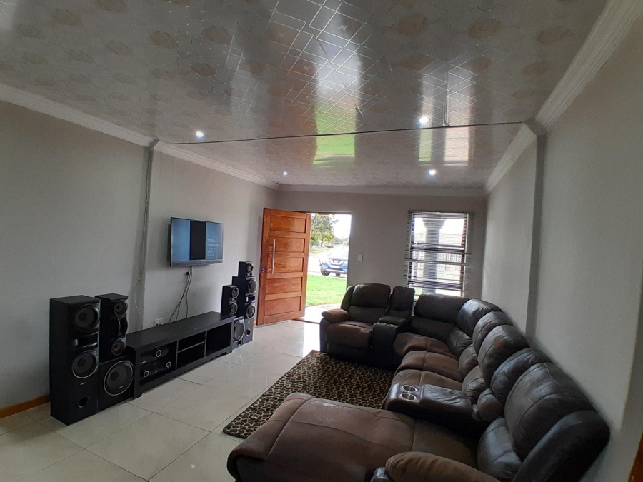 3 Bedroom Property for Sale in Rosslyn Gauteng