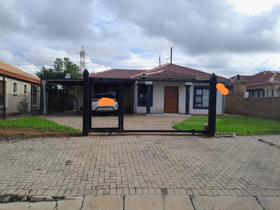 3 Bedroom Property for Sale in Rosslyn Gauteng