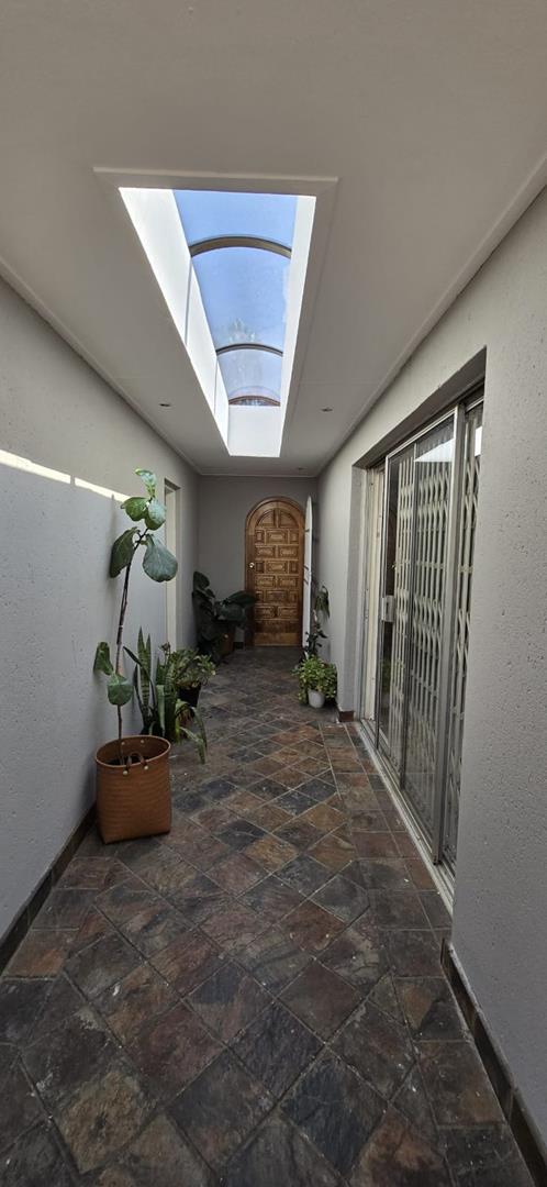 4 Bedroom Property for Sale in Garsfontein Gauteng