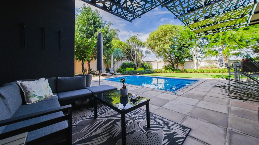 6 Bedroom Property for Sale in Midfield Estate Gauteng