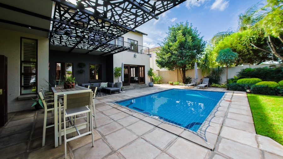 6 Bedroom Property for Sale in Midfield Estate Gauteng